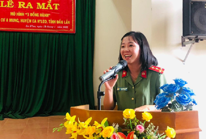 CONG AN HUYEN RA MAT MO HINH 3 DONG HANH TAI XA CU AMUNG 2